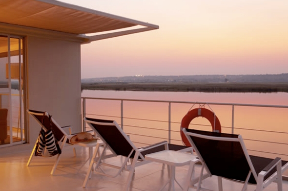 Захватывающий сафари-круиз в плавучем отеле Zambezi Queen